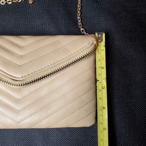 Vegan Quilted Beige Leather Crossbody Purse Clutch Gold Chain Urban Expressions - Picture 7 of 14